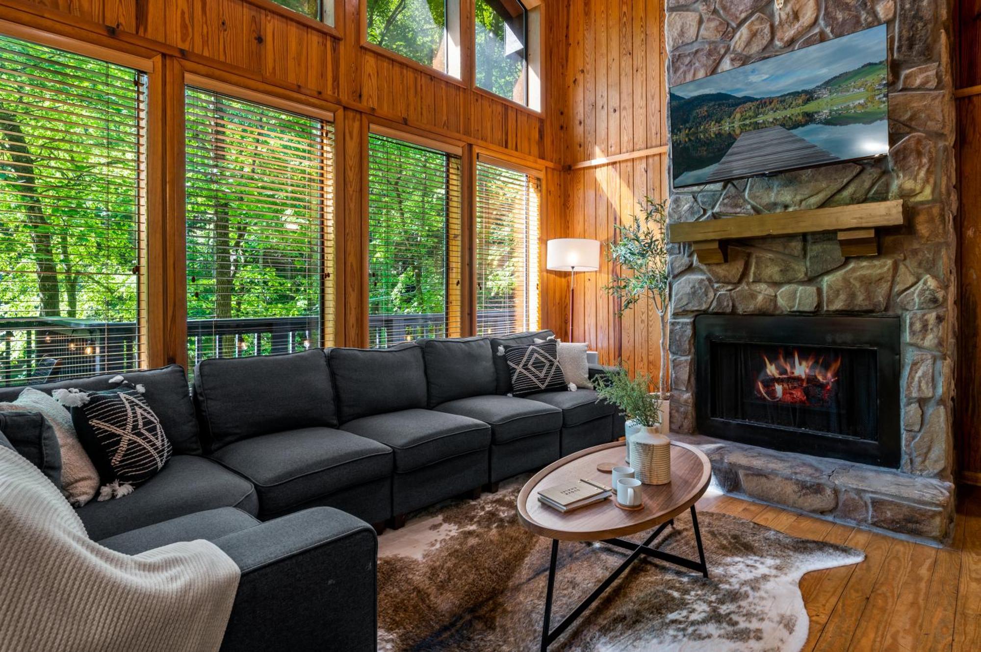 Escape To Sugar Chalet: The Rustic Modern Retreat Gatlinburg Exterior photo